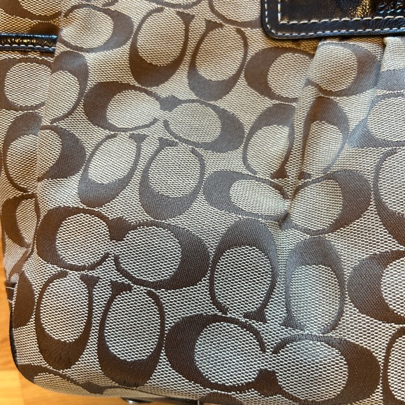 Authentic Coach Pleated East West Gallery Signature Handbag Brown with bag EUC - Picture 3 of 9